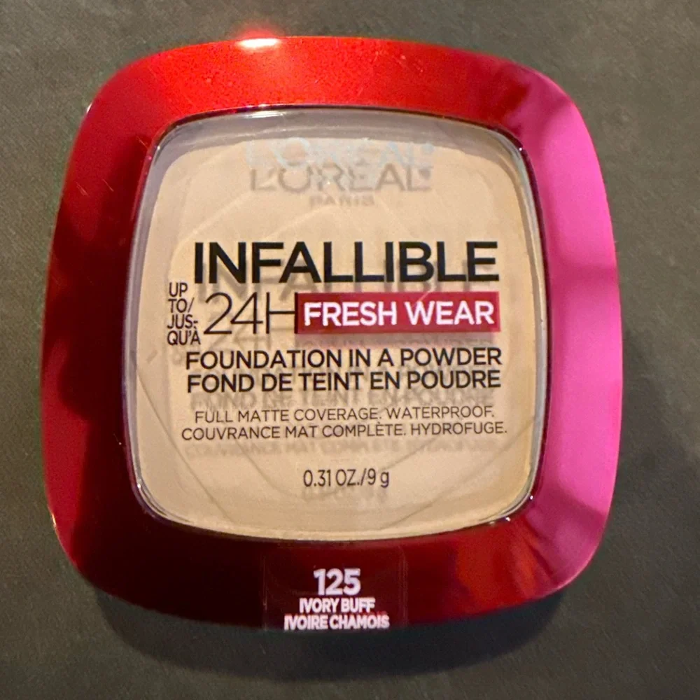 L’Oréal NWT Infallible Foundation in a Powder, 125 Ivory Buff, 24H Fresh Wear